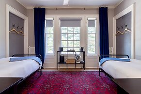 16 Elm Heritage Hotel