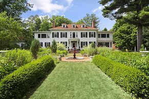 16 Elm Heritage Hotel