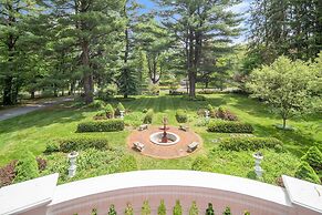 16 Elm Heritage Hotel