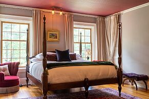 16 Elm Heritage Hotel