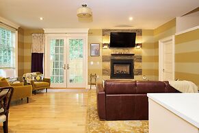 16 Elm Heritage Hotel