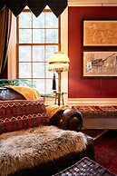 16 Elm Heritage Hotel