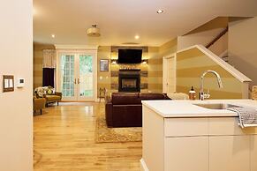 16 Elm Heritage Hotel