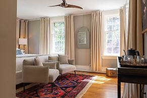 16 Elm Heritage Hotel