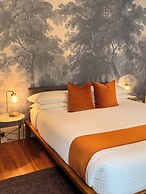 16 Elm Heritage Hotel