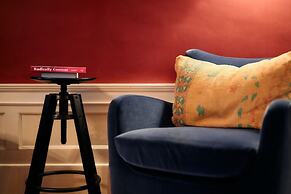 16 Elm Heritage Hotel