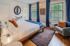 16 Elm Heritage Hotel