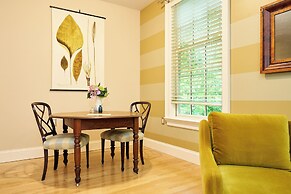 16 Elm Heritage Hotel