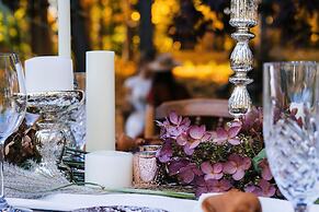 16 Elm Heritage Hotel