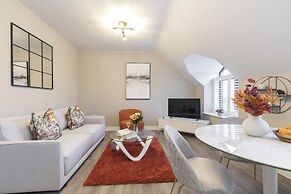 Elliot Oliver - Stylish Loft Style 2 Bedroom Apartment With Parking