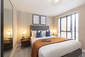 Elliot Oliver - Stylish Loft Style 2 Bedroom Apartment With Parking