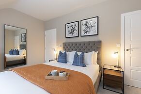 Elliot Oliver - Stylish Loft Style 2 Bedroom Apartment With Parking