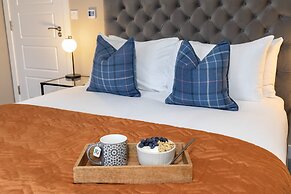 Elliot Oliver - Stylish Loft Style 2 Bedroom Apartment With Parking