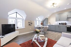 Elliot Oliver - Stylish Loft Style 2 Bedroom Apartment With Parking