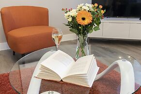 Elliot Oliver - Stylish Loft Style 2 Bedroom Apartment With Parking