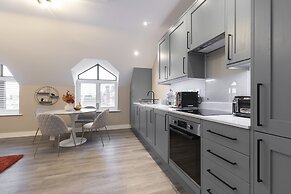 Elliot Oliver - Stylish Loft Style 2 Bedroom Apartment With Parking