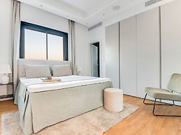 Sanders Crystal 1 - Large 4-bdr Penthouse With Shared Pool