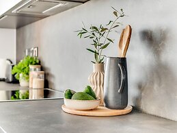 Sanders Crystal 1 - Large 4-bdr Penthouse With Shared Pool