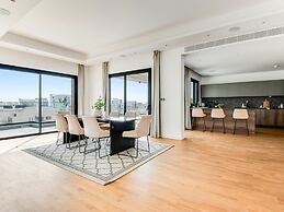 Sanders Crystal 1 - Large 4-bdr Penthouse With Shared Pool