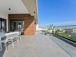 Sanders Crystal 1 - Large 4-bdr Penthouse With Shared Pool