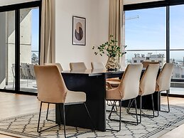 Sanders Crystal 1 - Large 4-bdr Penthouse With Shared Pool