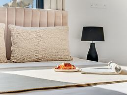 Sanders Crystal 1 - Large 4-bdr Penthouse With Shared Pool