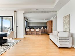 Sanders Crystal 1 - Large 4-bdr Penthouse With Shared Pool