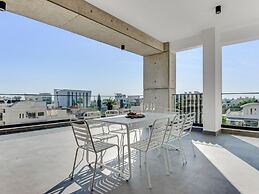 Sanders Crystal 1 - Large 4-bdr Penthouse With Shared Pool