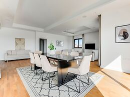 Sanders Crystal 1 - Large 4-bdr Penthouse With Shared Pool