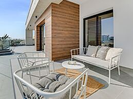 Sanders Crystal 1 - Large 4-bdr Penthouse With Shared Pool