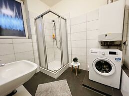 Newly Furnished Beautiful Apartment In The Center With Smart TV