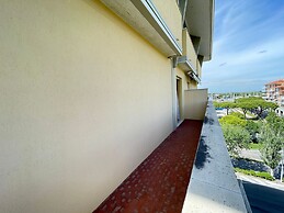 Vibrant Apartment Close to the Beach - Beahost