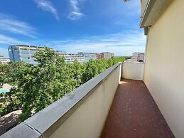 Vibrant Apartment Close to the Beach - Beahost