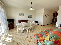 Vibrant Apartment Close to the Beach - Beahost
