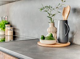 Sanders Crystal 1 Precious 3 Bdr Apt With Shared Pool