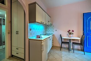 Bbq, Balcony, 42mbps, King, Backyard, Full Kitchen-1