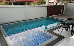 Private Pool With Jacuzzi & Kids Pool @ Royal Park