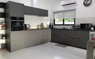 Private Pool With Jacuzzi & Kids Pool @ Royal Park