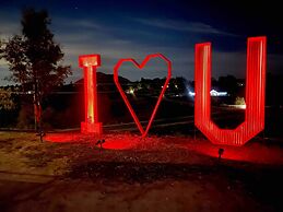 5 Elements Sleeps 246 Fire Pits Poolhot Tub