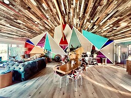 5 Elements Sleeps 246 Fire Pits Poolhot Tub