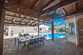 Papas Family Villa With Private Pool Wheelchair Accessible
