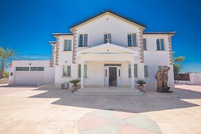Papas Family Villa With Private Pool Wheelchair Accessible