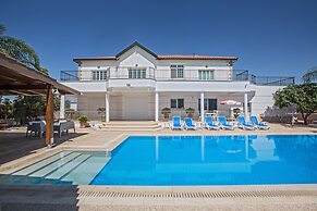 Papas Family Villa With Private Pool Wheelchair Accessible