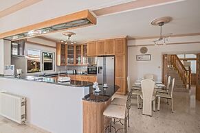 Papas Family Villa With Private Pool Wheelchair Accessible