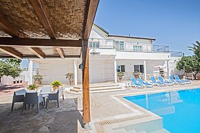 Papas Family Villa With Private Pool Wheelchair Accessible