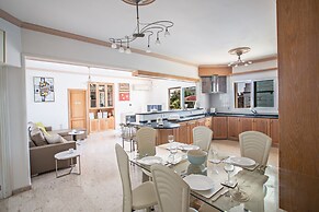 Papas Family Villa With Private Pool Wheelchair Accessible