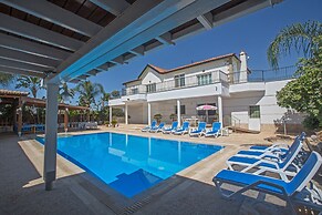 Papas Family Villa With Private Pool Wheelchair Accessible