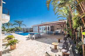 Papas Family Villa With Private Pool Wheelchair Accessible