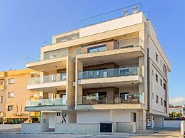 Sanders Crystal 1 - Cute  2-bdr Apt With Shared Pool