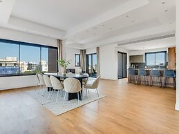 Sanders Crystal 2 - Penthous With Shared Rooftop